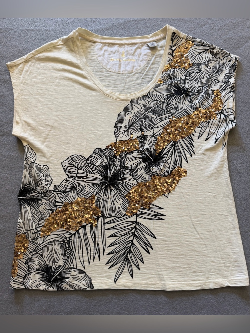 Tommy Bahama Women’s Organic Cotton Floral Sequin Tee Small Cream Tropical Top - Picture 2 of 7